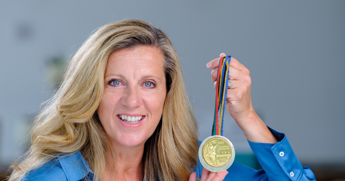 Sally Gunnell with medal
