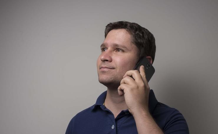 Man contacting Mind on phone